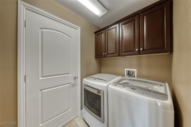 Building Photo - 64 Strada Principale