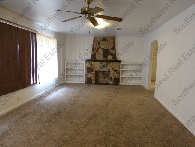 Building Photo - Charming two bedroom home