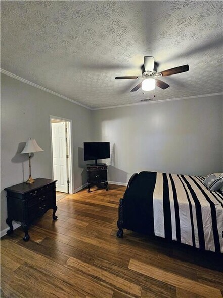 Building Photo - 2100 Bennington Ct