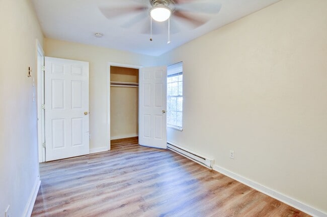 Building Photo - 3 Bedroom 1 Bathroom