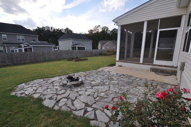 Building Photo - 84 Fairview St