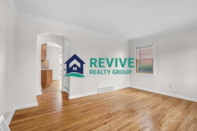 Building Photo - 9725 Fox Ave