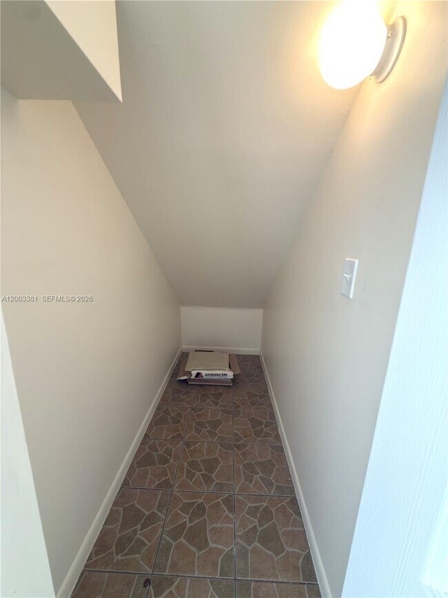 Building Photo - 14020 NE 3rd Ct