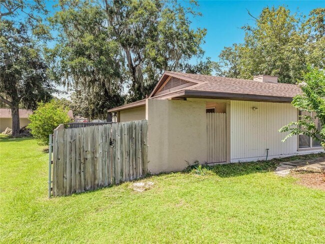 Building Photo - 4050 SE 20th Ct