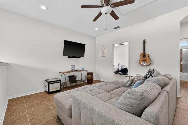 Building Photo - 3204 W Marlin Ave