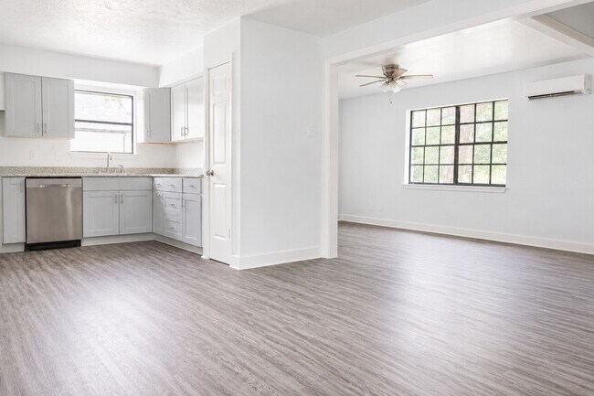 Building Photo - 24994 Robert Dr