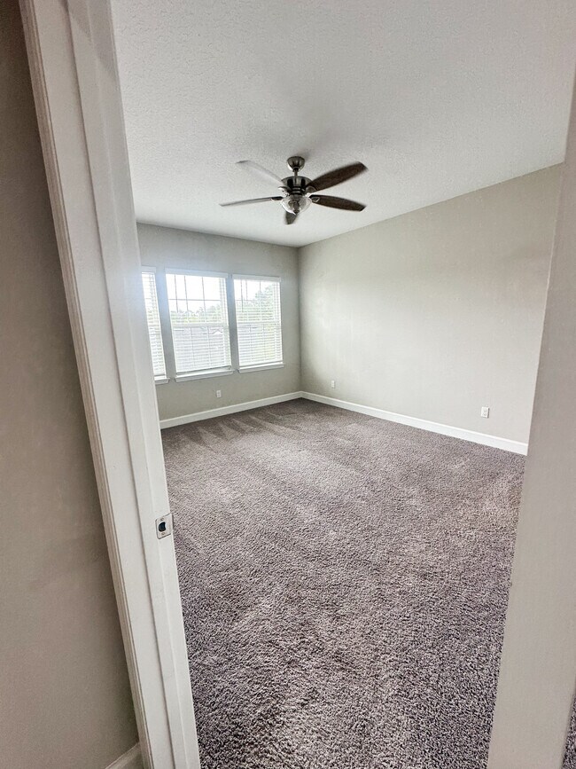 Building Photo - Longwood Townhouse