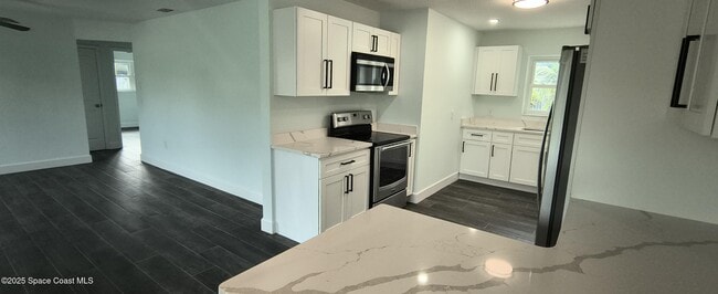 Building Photo - 216 NE 3rd St