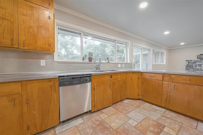 Building Photo - 5238 Beechnut St