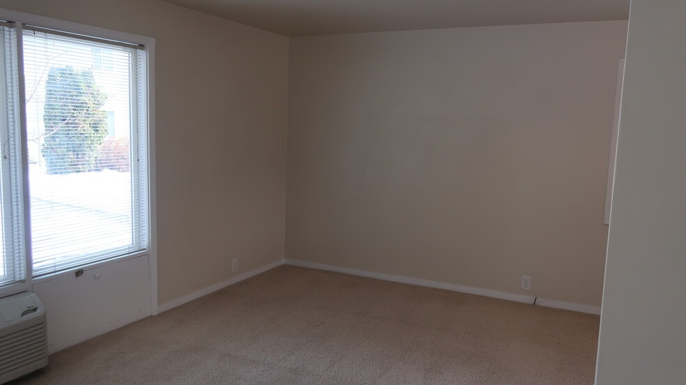 Building Photo - 120 Lavender Ct