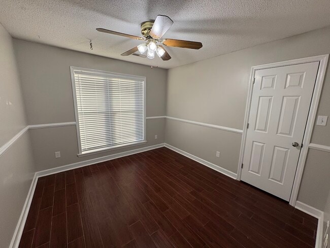 Building Photo - 103 Willow Green Dr