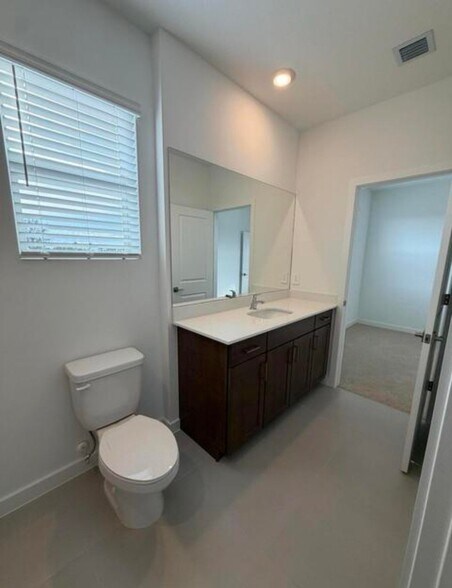 Building Photo - 147 Lakeside Lndg Dr