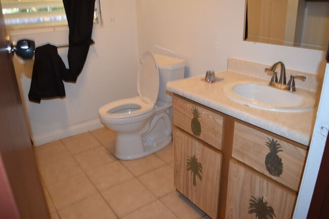 Building Photo - Charming unfurnished 1 bd. 1 bath cottage Available 1/1/2026