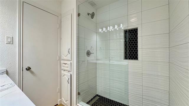 Building Photo - 3915 Spring Hollow Dr