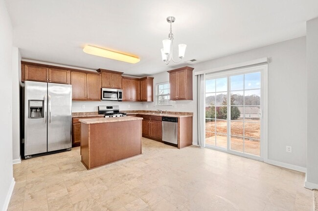 Building Photo - 200 Willow Grv Wy