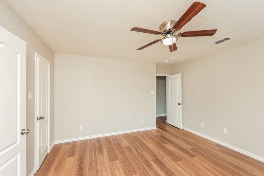 Building Photo - 2114 Rose May Dr