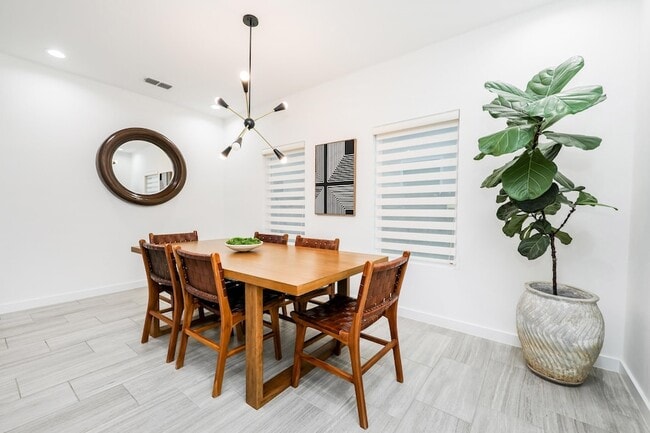 Building Photo - 425 Deer Path Lp