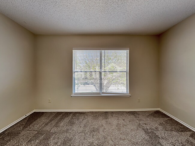 Building Photo - 12010 Crescent Chase