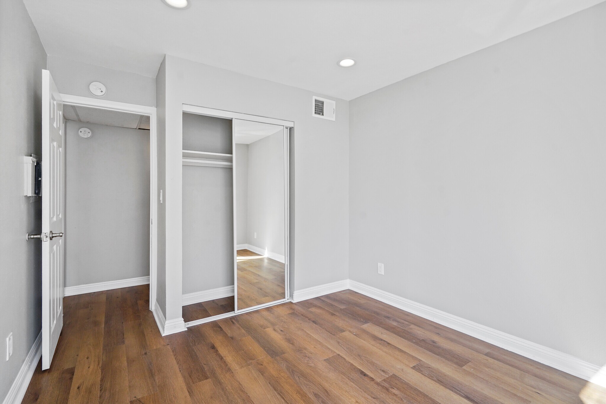 Building Photo - 8601 International Ave