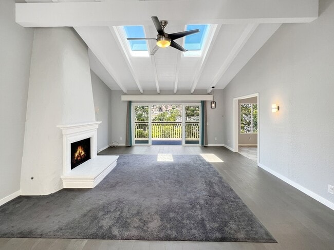 Building Photo - 1334 Miraflores Glen