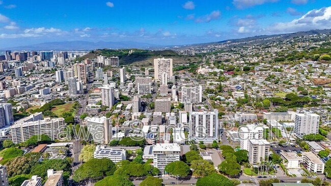 Building Photo - 1710 Punahou St