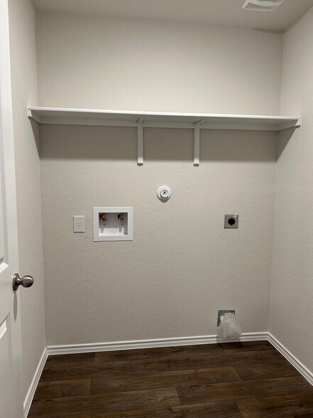 Building Photo - 13928 San Saba Fls