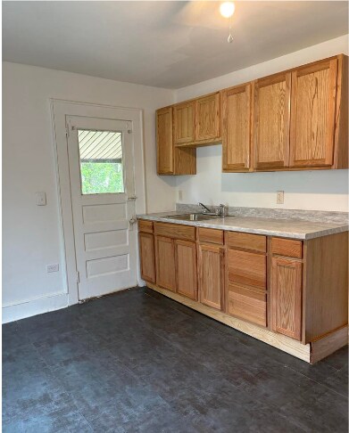 Building Photo - 1017 Main St