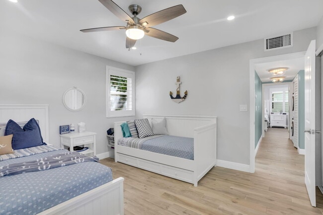 Building Photo - 320 S Ocean Blvd