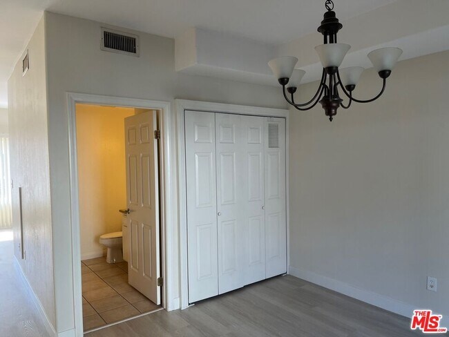 Building Photo - 12375 Osborne Pl