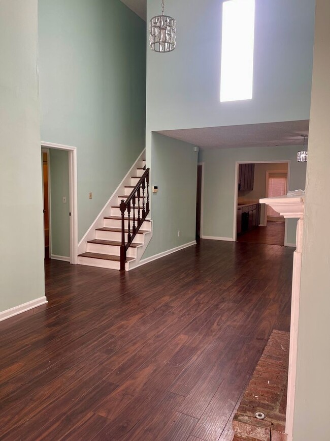 Building Photo - 3 Bedroom Townhouse in Stone Mountain