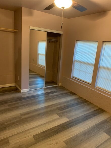 Building Photo - 240 Hollywood Blvd SE