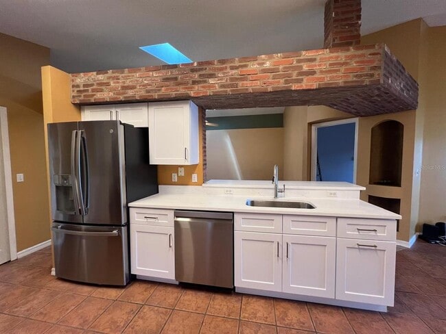 Building Photo - 2439 Siward Ave