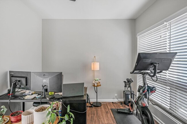 Building Photo - 501 Fenton Pl