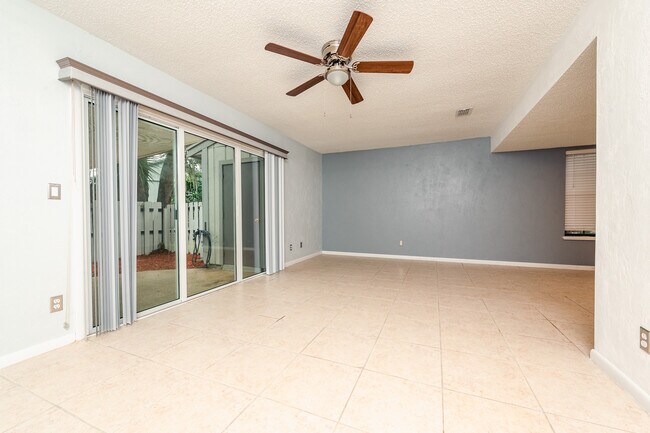Building Photo - 9 Oakwood Park