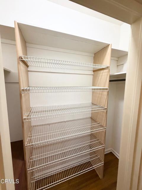 Building Photo - 590 S Oakland Ave