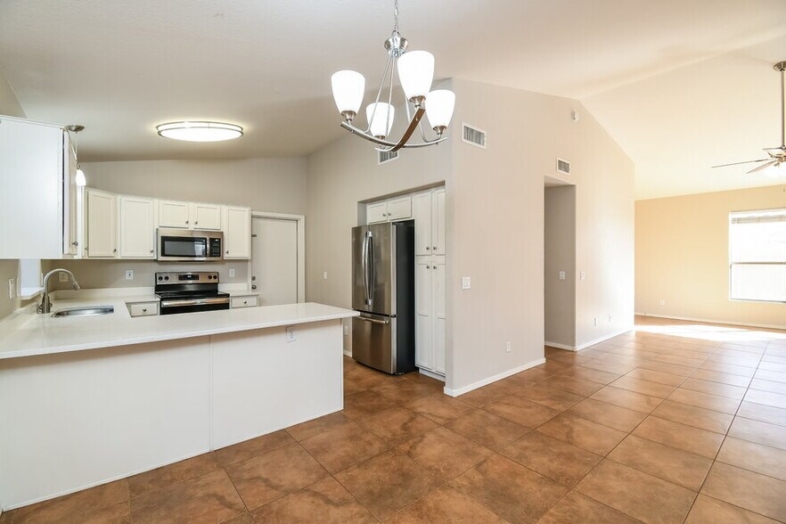 Building Photo - 9909 E Onza Ave