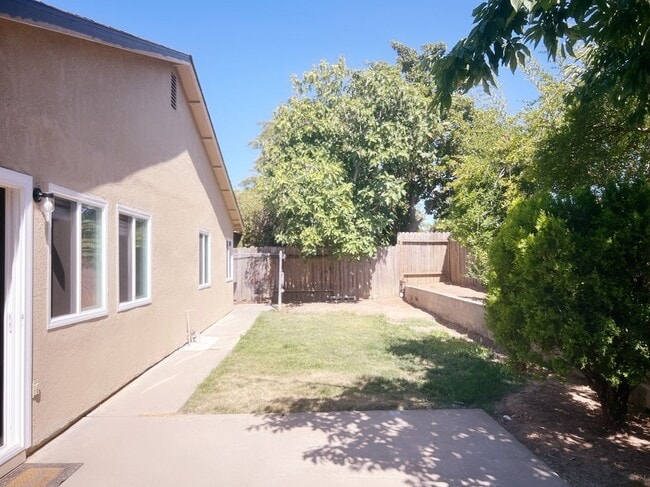 Building Photo - 9528 Mirandy Dr