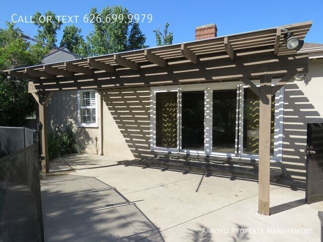 Building Photo - 1212 N Story Pl