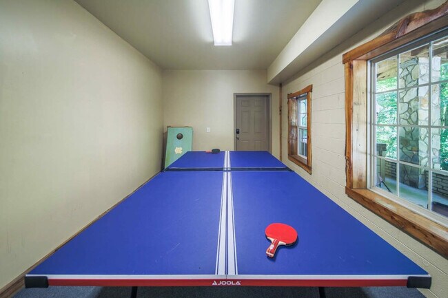 Building Photo - 195 Black Bear Dr