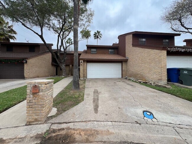 Primary Photo - Quadrangle Townhome