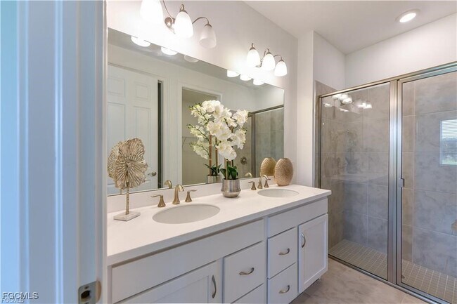 Building Photo - 43613 Sparrow Dr