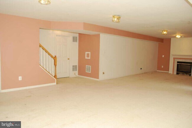 Building Photo - A rare opportunity to experience spacious, sophisticated living in a premier location.