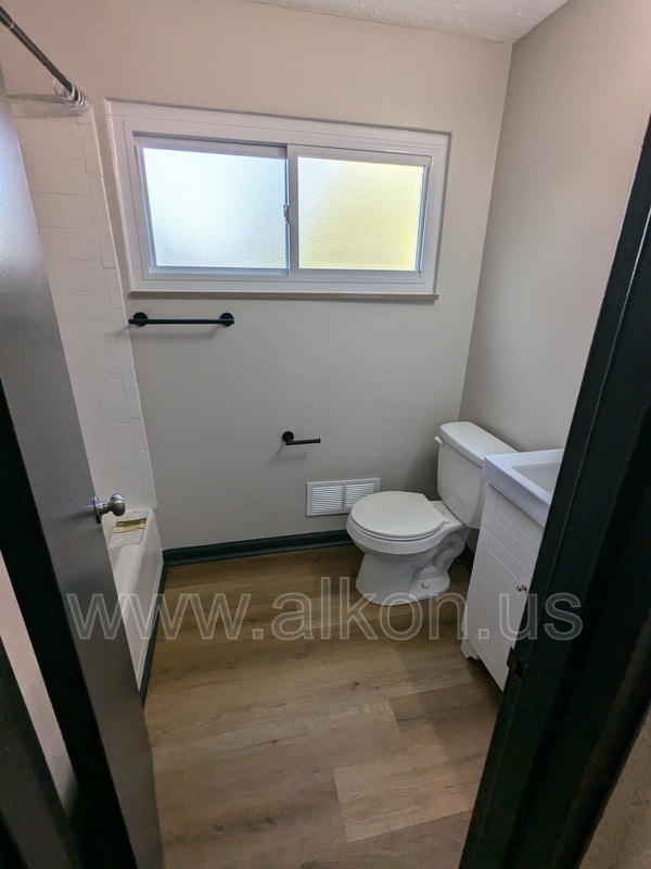 Building Photo - 4205 Coleridge St