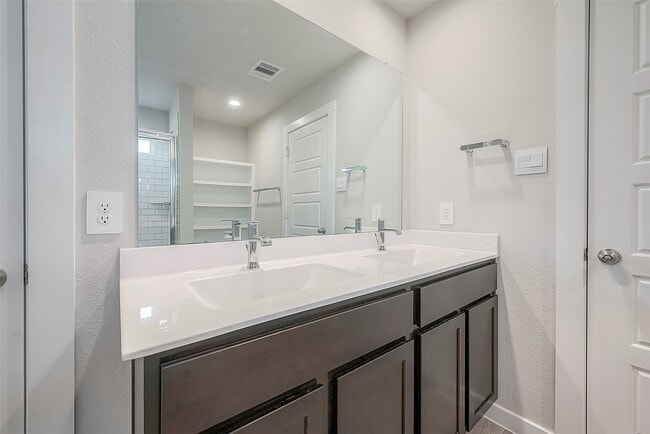 Building Photo - 2920 Gunnersbury Dr