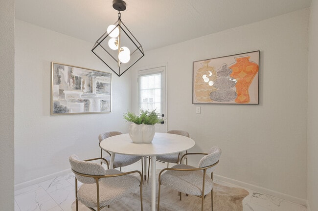 Building Photo - 4013 Mallard Dr