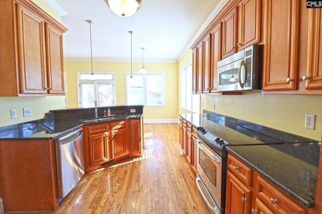 Building Photo - 1008 Woodrow St