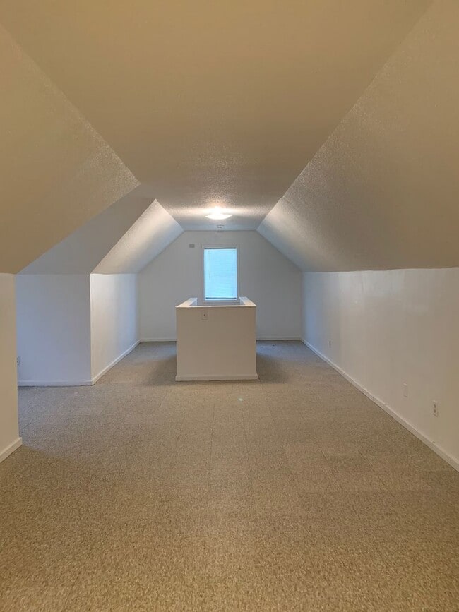 Building Photo - Beautiful 6 bedroom house in Minneapolis!!