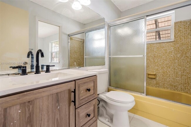 Building Photo - 1005 SW 18th St