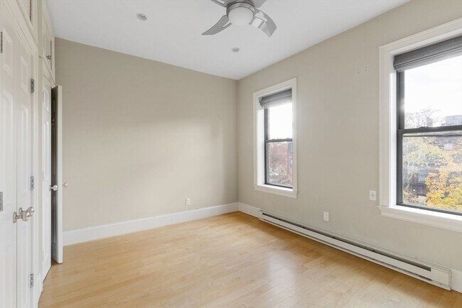 Building Photo - 17 Follen St