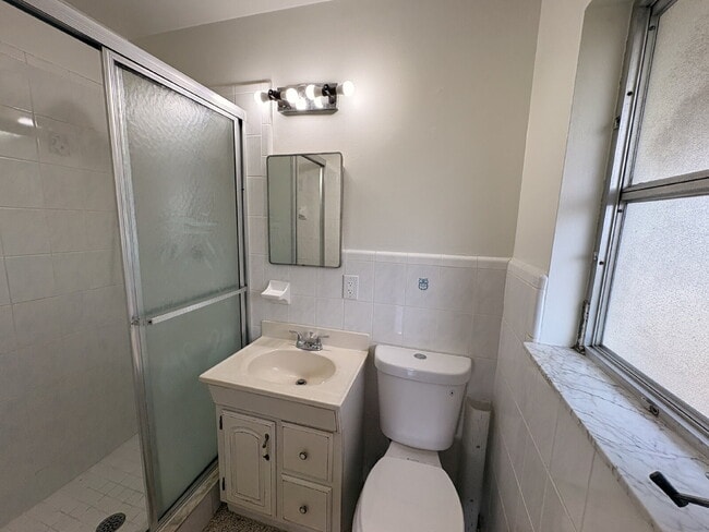 Building Photo - Ready to move-in 2-bedroom, 2-bath residence in the heart of Summerfield!